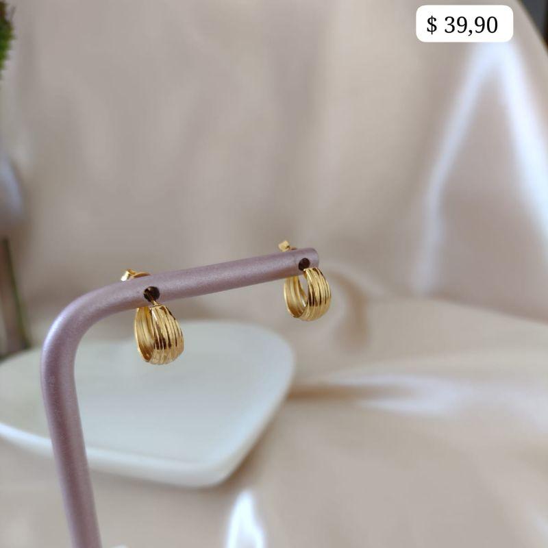 BRINCO ARGOLA COM LISTRAS NA FRENTE 12MM