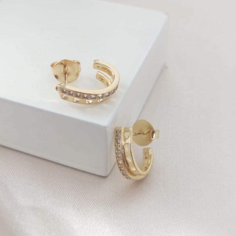 BRINCO ARGOLA COM ZIRCONIA E CORAÇÕES VAZADA