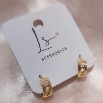 BRINCO ARGOLA LISA COM ESTRELAS VAZADAS