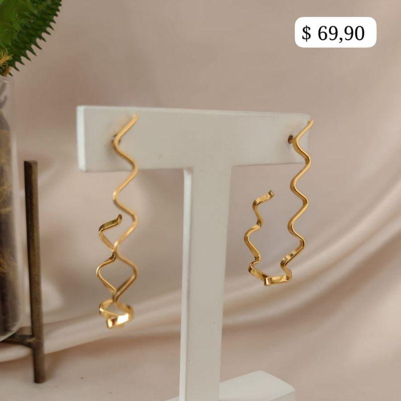 BRINCO ARGOLA ONDULADA CHATADA OVAL TAMANHO 45MM