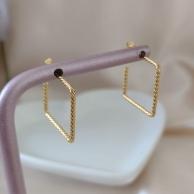 BRINCO ARGOLA QUADRADA TRANÇADA