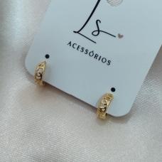 BRINCO ARGOLA VAZADA EM DETALHES AVAL
