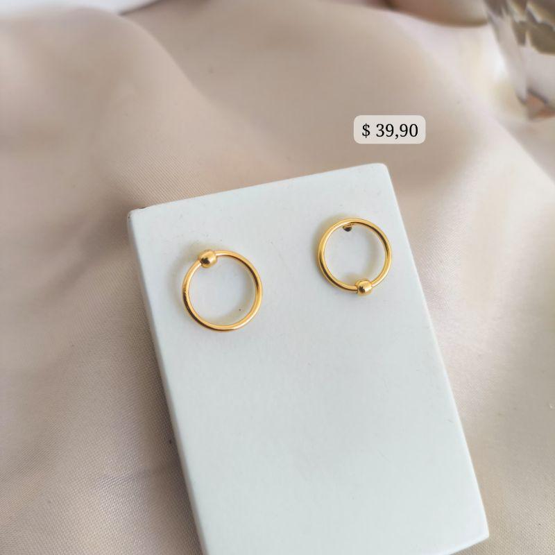 BRINCO CIRCULO VAZADO COM ESFERA NA PONTA LISO