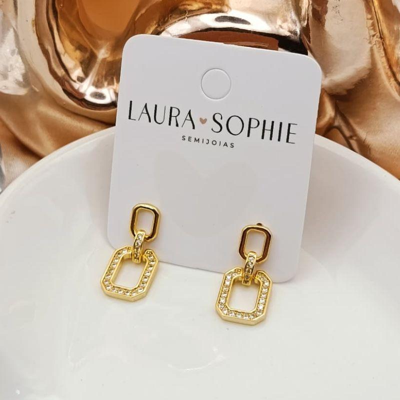 BRINCO COM 2 QUADRADOS LISO E CRAVEJADO VAZADOS