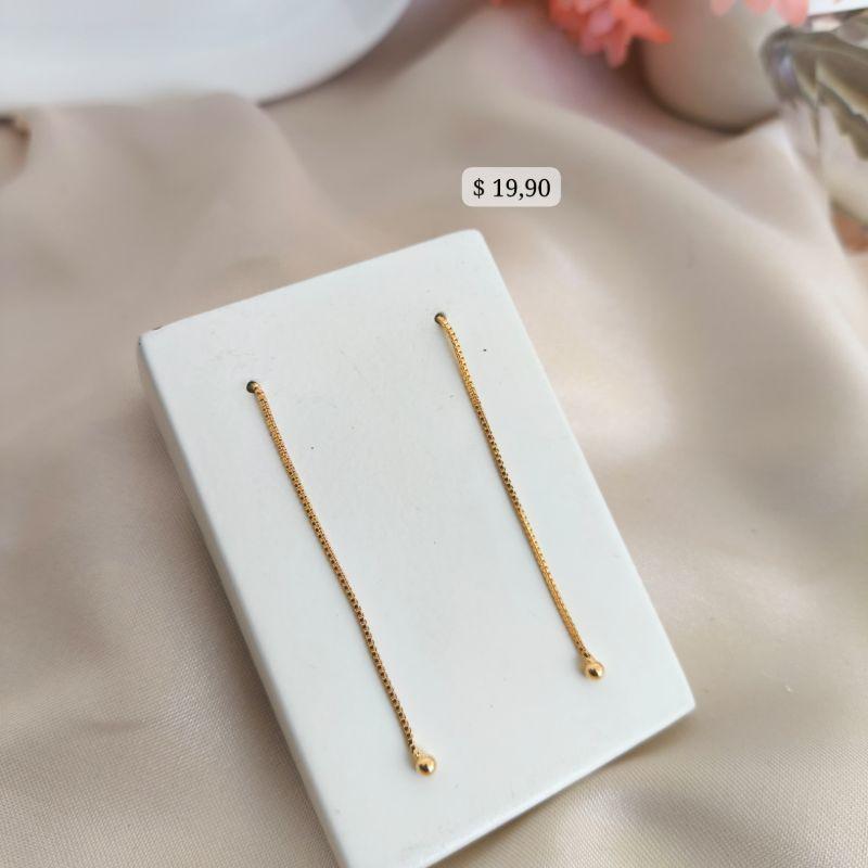 BRINCO COM CORRENTE VENEZIANA E ESFERA PENDURADA LISA