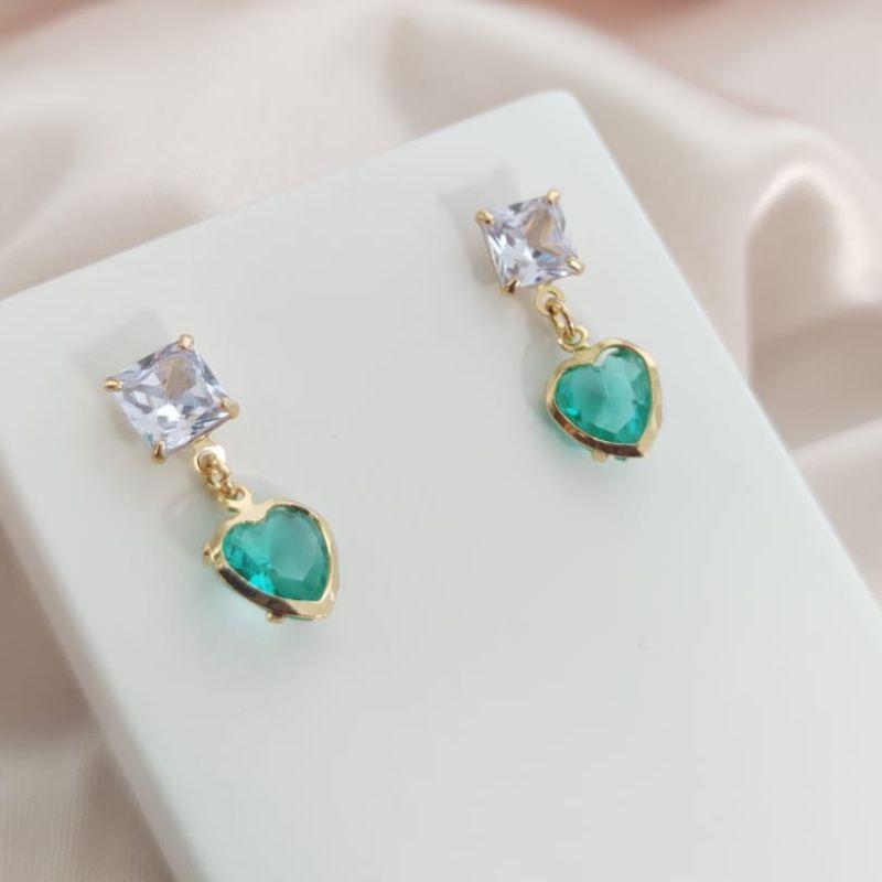 BRINCO COMPEDRA QUADRADA E CORAÇÃO VERDE ZIRCONIA