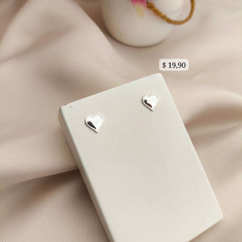 BRINCO CORAÇÃO COM DETALHES NA LATERAIS B. A PRATA 925