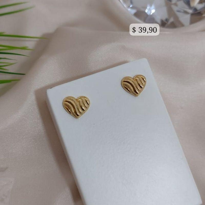 BRINCO CORAÇÃO COM LISTRAS LISAS E FOSCAS