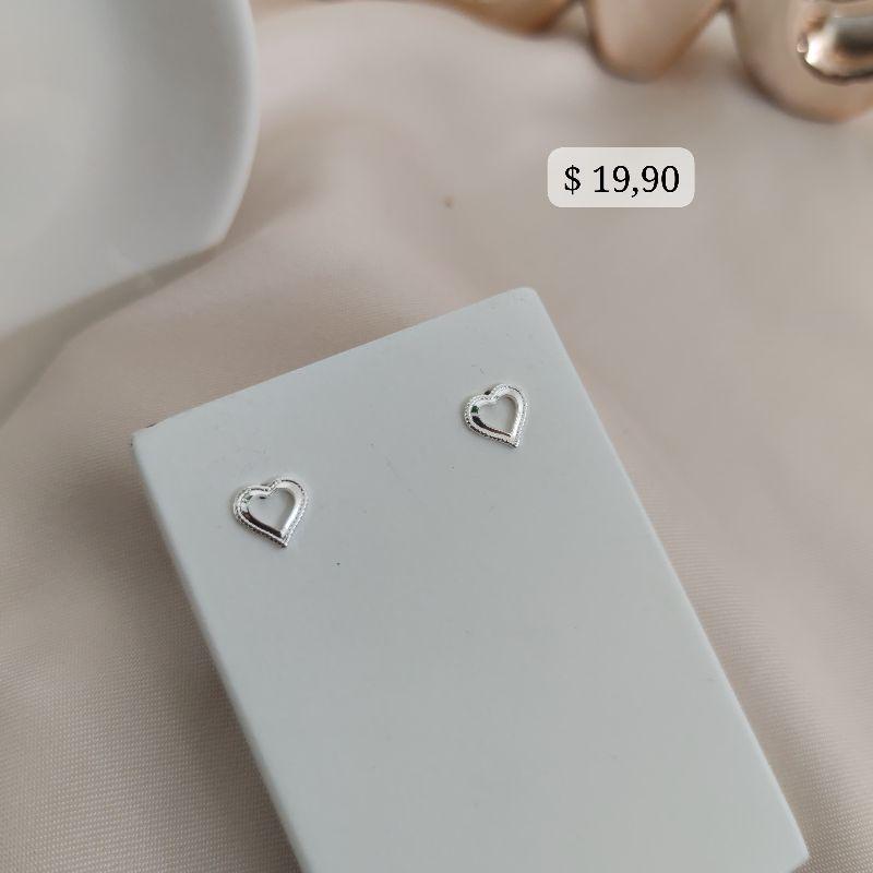 BRINCO CORAÇÃO VAZADO COM DETALHES CRAQUELADO NAS LATERAIS B. PRATA 925