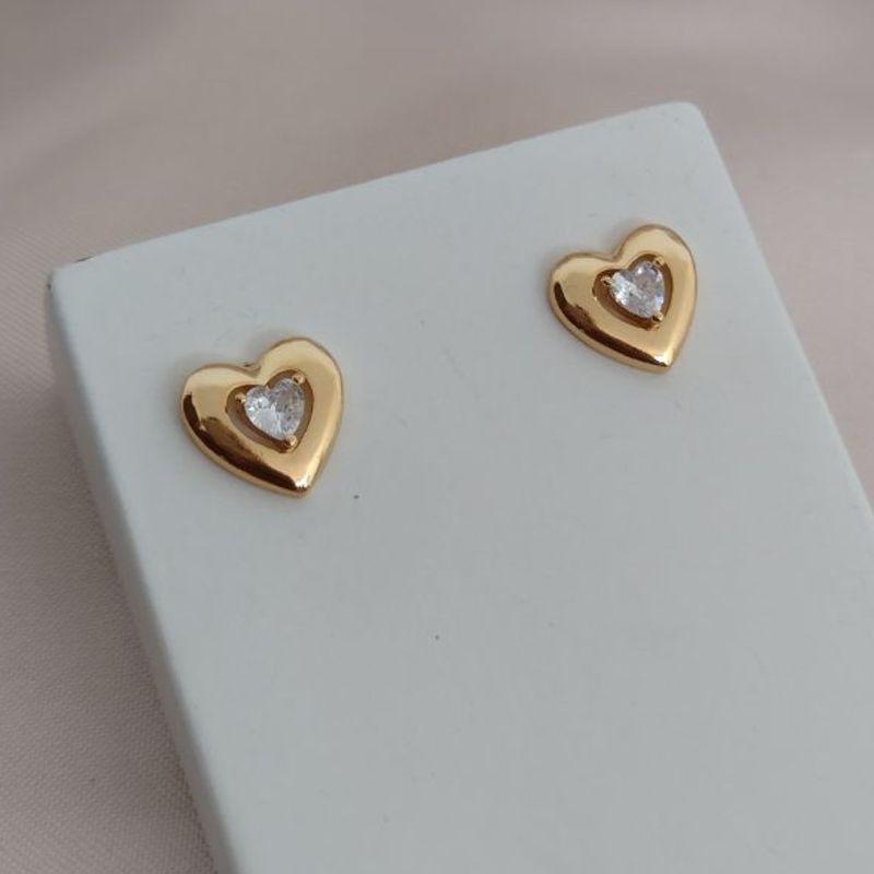 BRINCO DE CORAÇÃO COM PEDRA DE MICRO ZIRCONIA NO MEIO