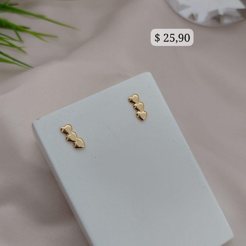 BRINCO EARCUFF 3 CORAÇÕES LISOS