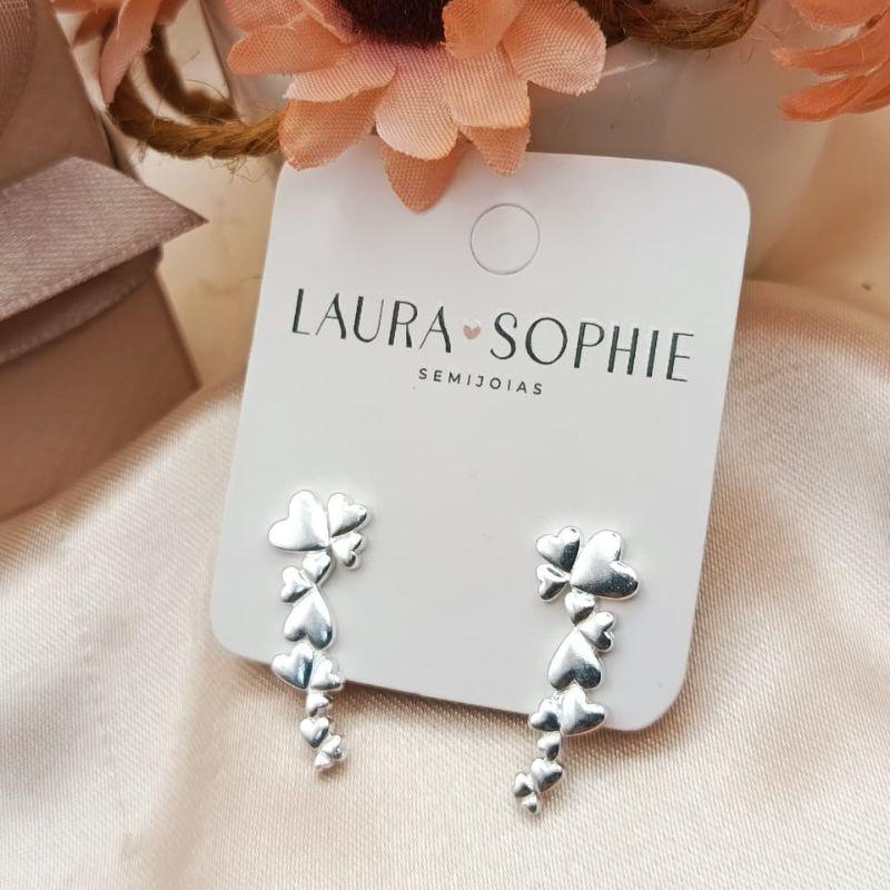 BRINCO EARCUFF DE CORAÇÕES