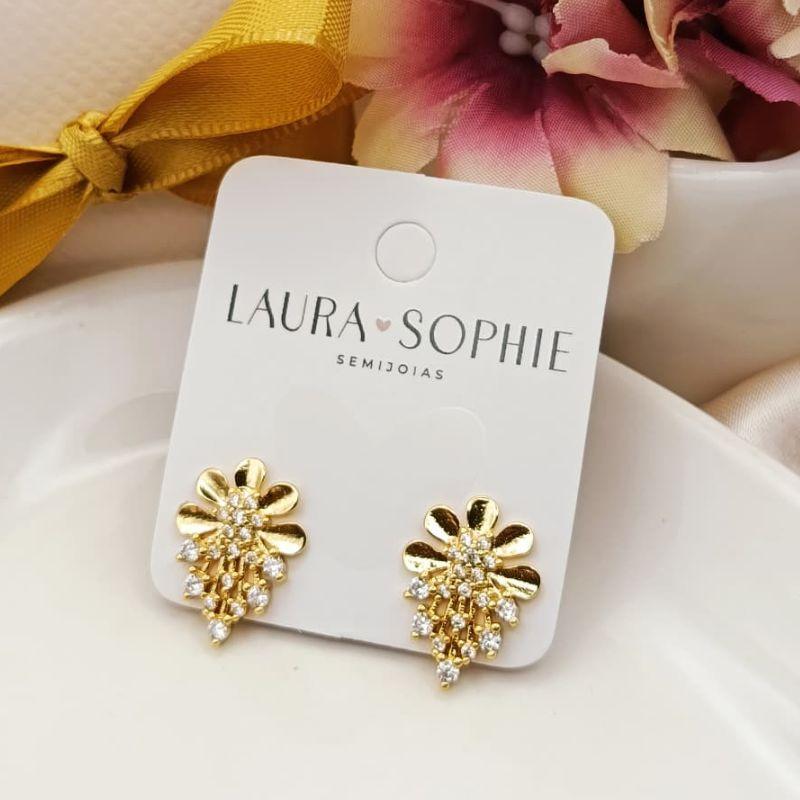 BRINCO EM FORMA DE CACHO DE UVA CRAVEJADO EM MICRO ZIRCONIA