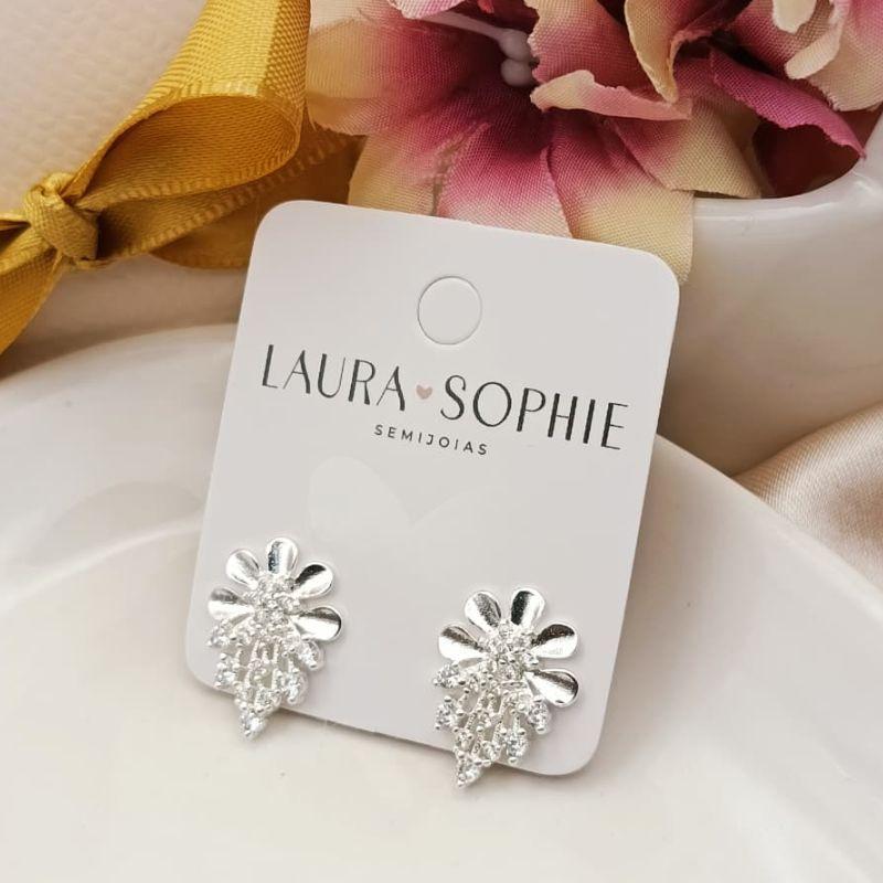 BRINCO EM FORMA DE CACHO DE UVA CRAVEJADO EM MICRO ZIRCONIA