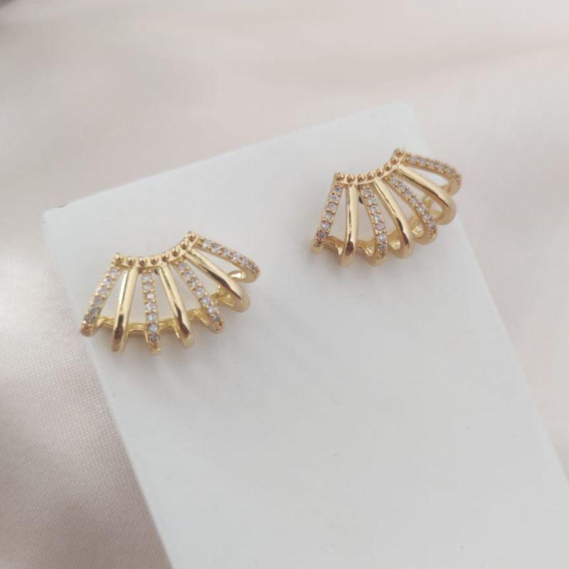 BRINCO EM FORMA DE FRANJA LISA E CRAVEJADA EM MICRO ZIRCONIA