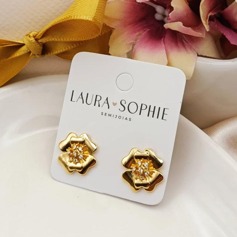 BRINCO FLOR COM PETALAS LISAS E CRAVEJADO EM MICRO ZIRCONIA