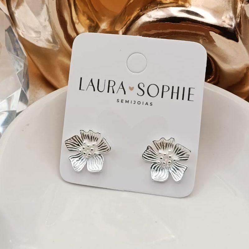 BRINCO FLOR COM PETALS LISTRADAS E MINI ESFERAS NO CENTRO