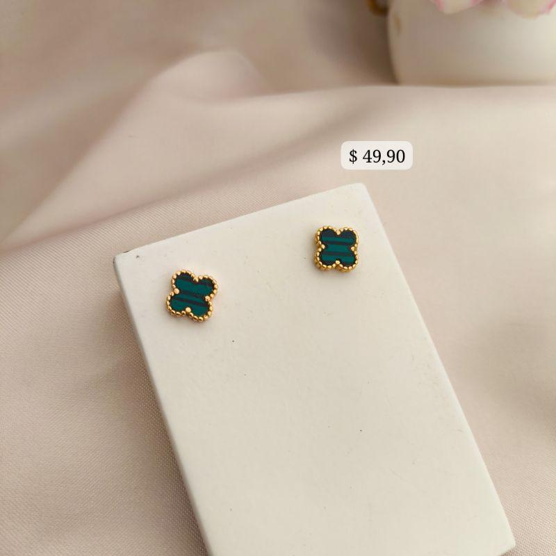 BRINCO FLOR TREVO VERDE COM LISTRAS