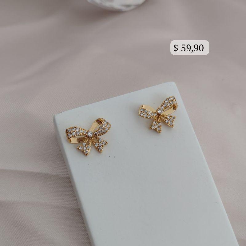 BRINCO LAÇO CRAVEJADO EM MICRO ZIRCONIA E LISO