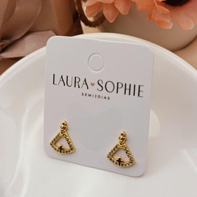 BRINCO NOSSA SENHORA VAZADO COM PEDRAS DE MICRO ZIRCONIA AO REDOR E CRUZ NA PARDE DE BAIXO