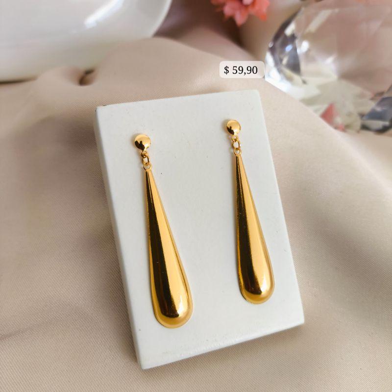 BRINCO ORGANICO EM FORMA DE GOTA COMPRIDA FINA