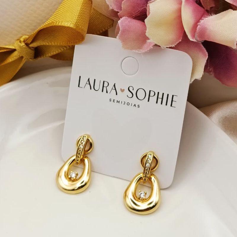 BRINCO ORGANICO VAZADO CREVEJADO EM MICRO ZIRCONIA COM PONTO DE LUZ