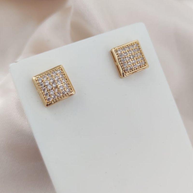 BRINCO QUADRADO CRAVEJADO EM MICRO ZIRCONIA 10MM