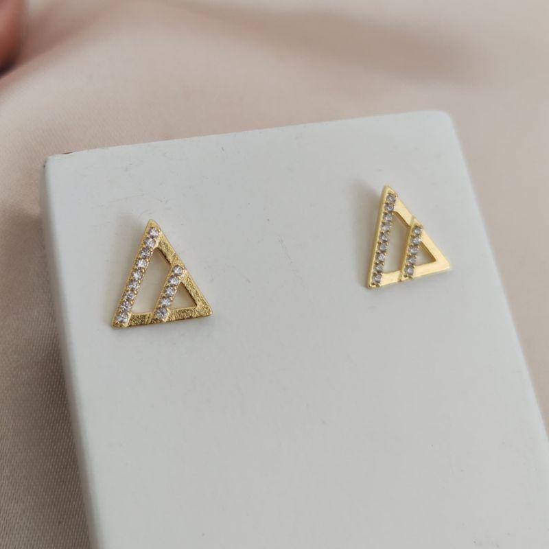 BRINCO TRIANGULO LISO E CRAVEJADO EM MICRO ZIRCONIA VAZADO