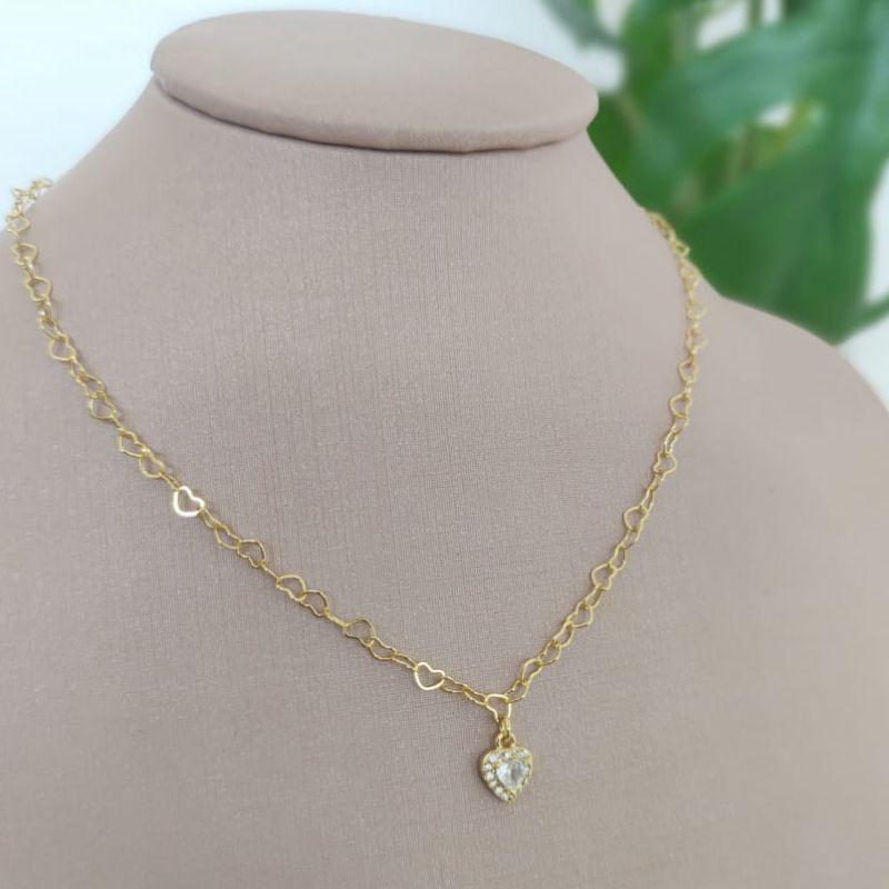 CHOKER DE CORAÇÕES ENTRELAÇADOS E CORAÇÃO CRAVEJADO EM MICRO ZIRCONIA