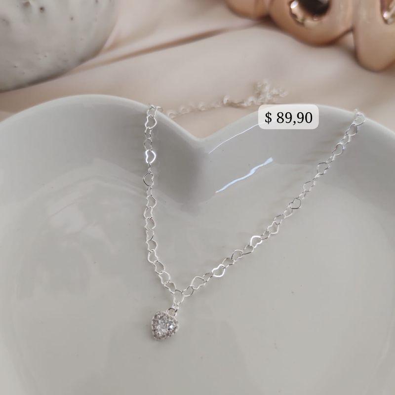 CHOKER DE CORAÇÕES ENTRELAÇADOS E PINGENTE DE CORAÇÃO CRAVEJADO EM MICRO ZIRCONIA B. PRATA 925