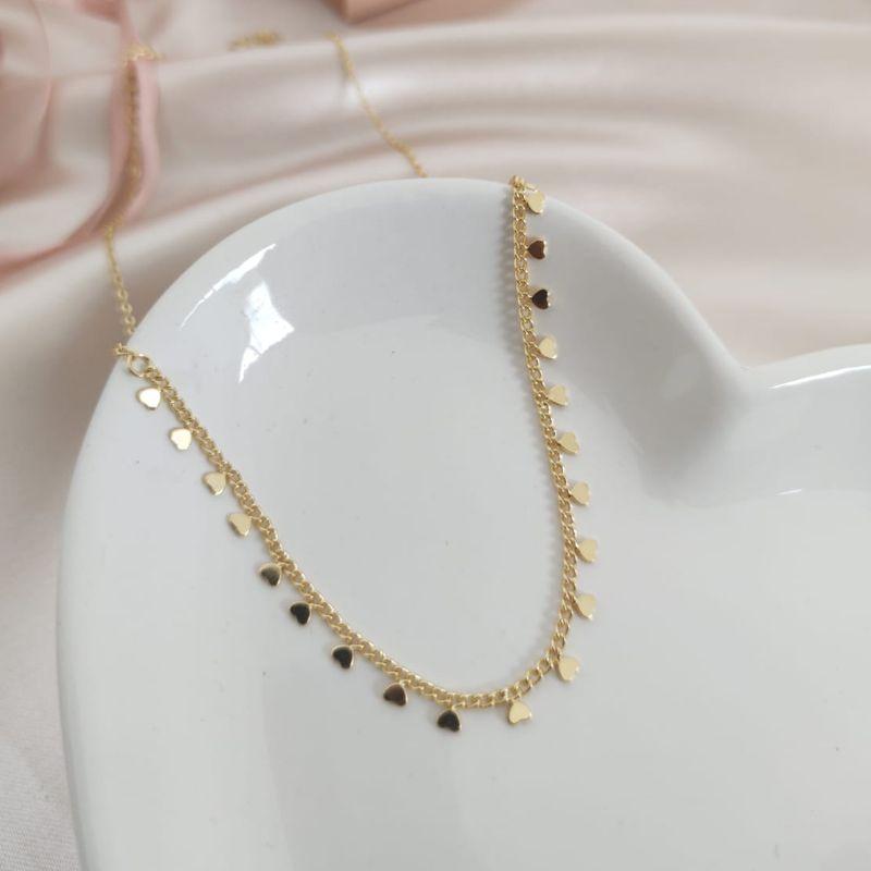 CHOKER ELO PORTUGUES COM CORAÇÕES PENDURADAS