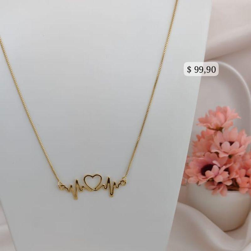 COLAR BATIMENTOS COM CORAÇÃO VAZADO NO MEIO