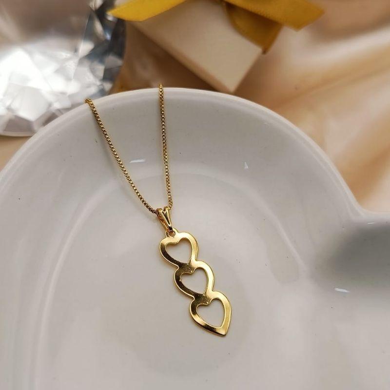 COLAR COM 3 CORAÇÕES VAZADOS LISOS