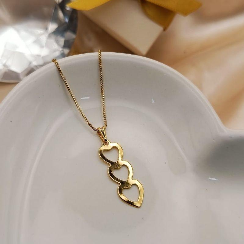 COLAR COM 3 CORAÇÕES VAZADOS LISOS