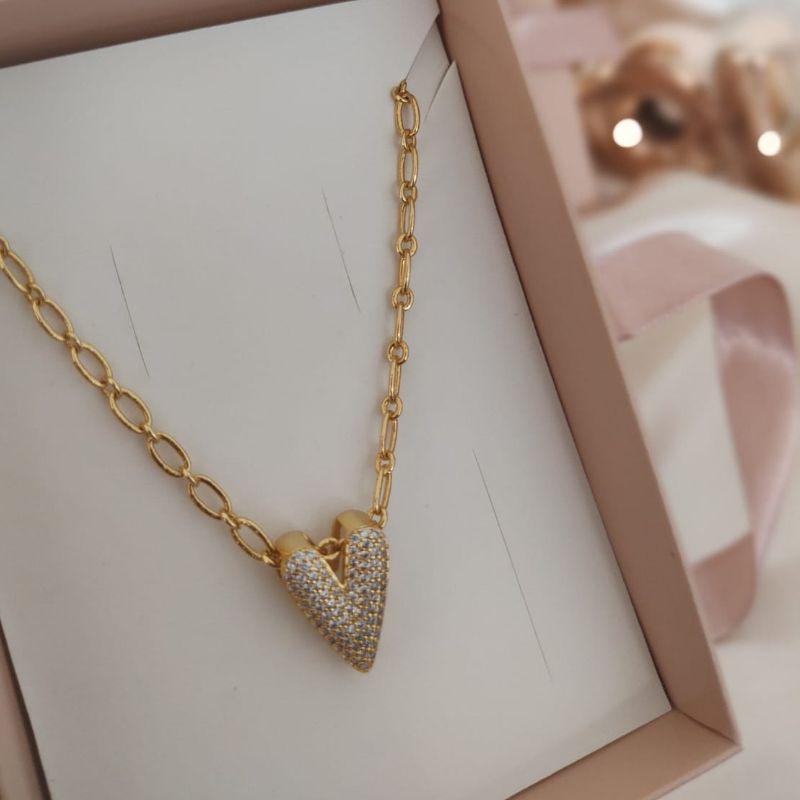 COLAR COM ELO OVAL E CORAÇÃO CRAVEJADO PONTUDO