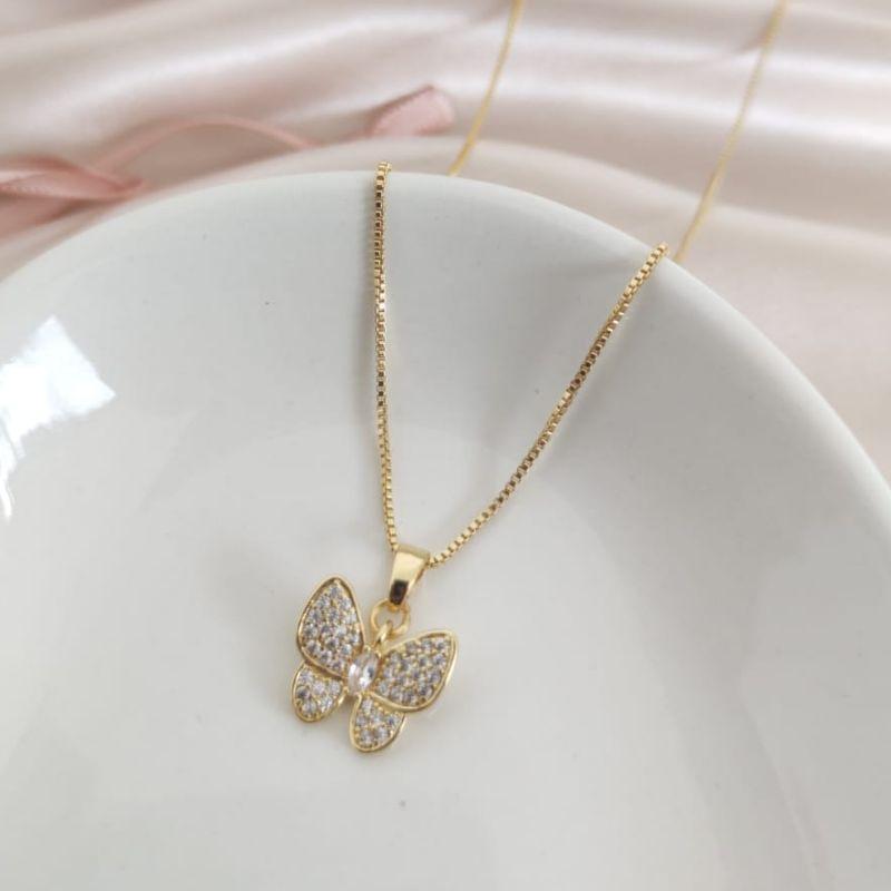 COLAR COM PINGENTE DE BORBOLETA CRAVEJADO EM MICRO ZIRCONIA