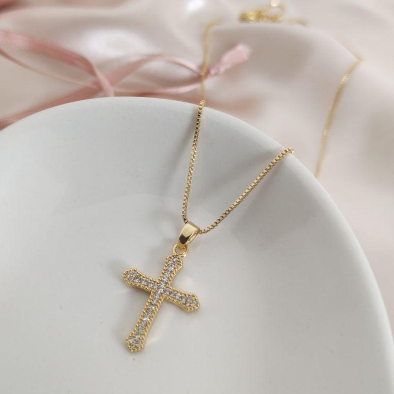 COLAR COM PINGENTE DE CRUZ CRAVEJADO EM MICRO ZIRCONIA