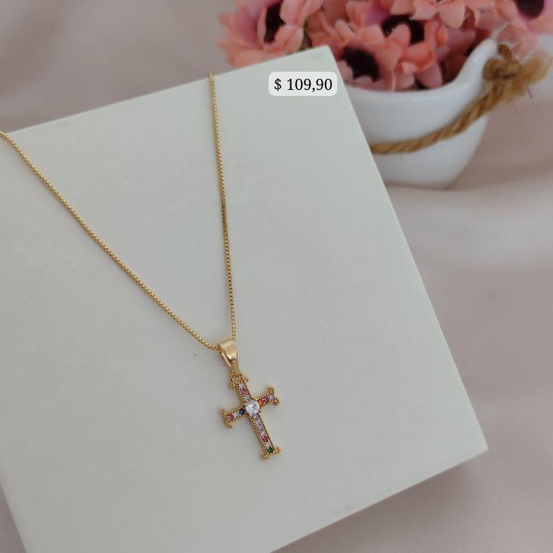 COLAR COM PINGENTE DE CRUZ CRAVEJADO EM MICRO ZIRCONIA COLORIDAS