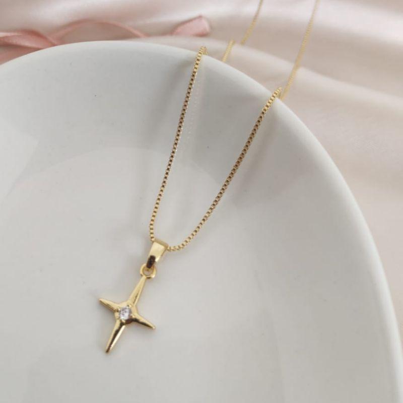 COLAR COM PINGENTE DE ESTRELA COM 4 PONTAS E PONTO DE LUZ NO MEIO