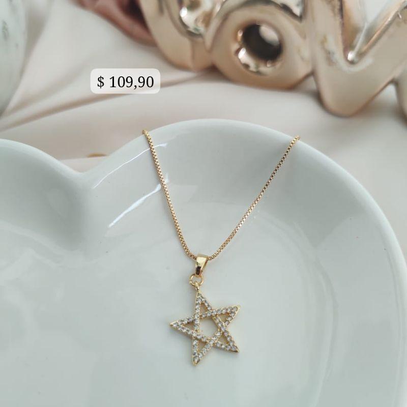 COLAR COM PINGENTE DE ESTRELA VAZADA CRAVEJADA EM MICRO ZIRCONIA