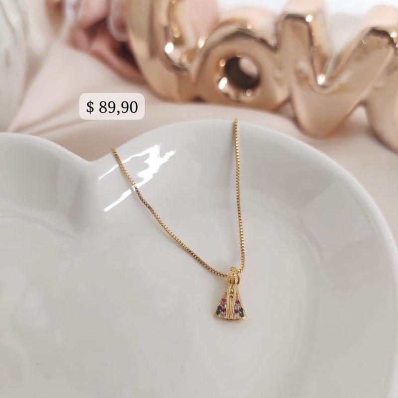 COLAR COM PINGENTE DE NOSSA SENHORA CRAVEJADA EM MICRO ZIRCONIA COLORIDAS