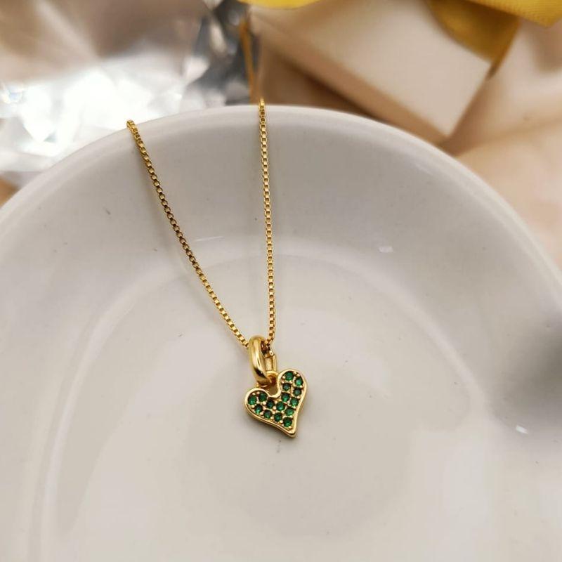 COLAR CORAÇÃO CRAVEJADO EM MICRO ZIRCONIA VERDE