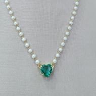 COLAR DE PEROLAS COM PINGENTE DE CORAÇÃO VERDE ZIRCONIA