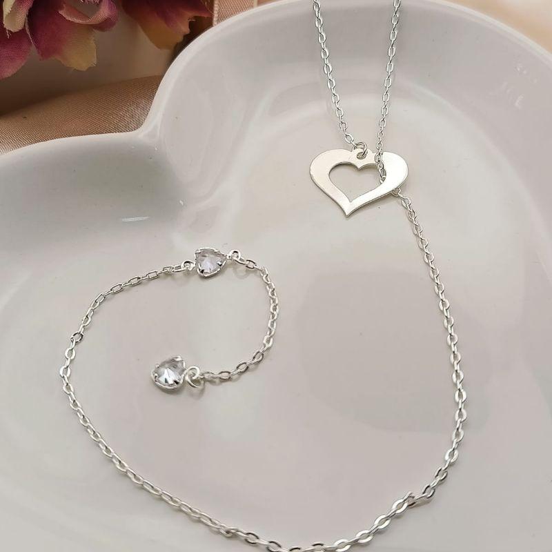 COLAR ESTILO GRAVATINHA COM CORAÇÃO VAZADO E PONTO DE LUZ