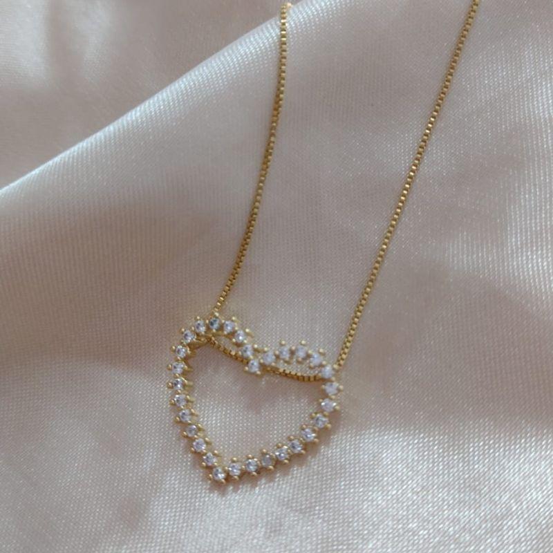 COLAR VENESIANA PINGENTE CORAÇÃO VAZADO 1 FILA CRAVEJADO ZIRCONIA