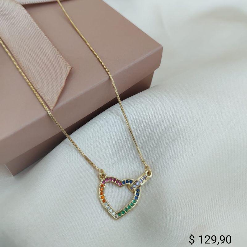 COLAR VENESIANA PINGENTE CORAÇÃO VAZADO CRAVEJADO ZIRCONIA COLORIDA BI PARTIDO