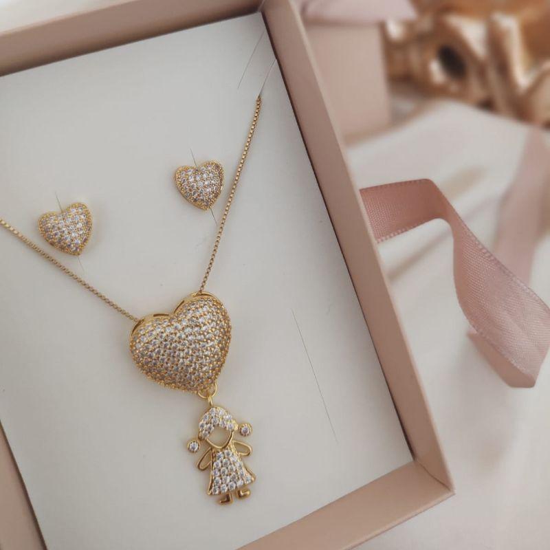 CONJUNTO CORAÇÃO FILHA CRAVEJADO EM MICRO ZIRCONIA