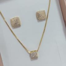 CONJUNTO VENEZIANA QUANDRADO CRAVEJADO ZIRCONIA