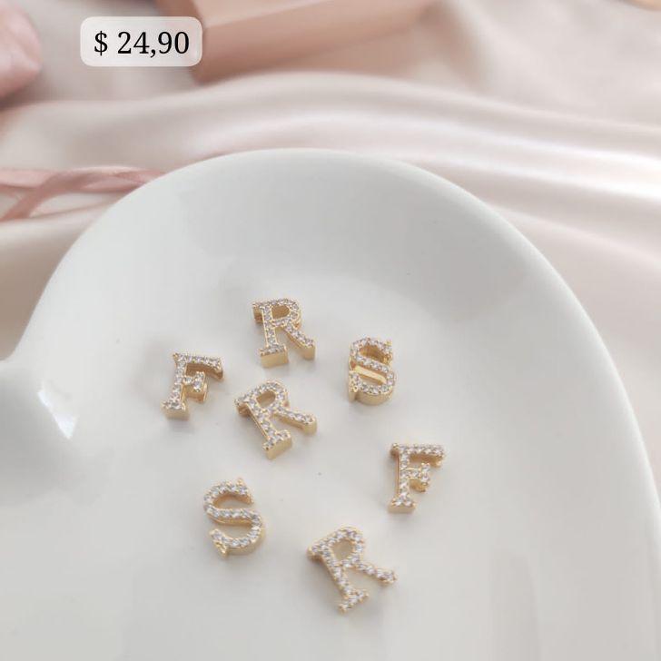 PINGENTE LETRAS DIVERSAS CRAVEJADAS E MICRO ZIRCONIA