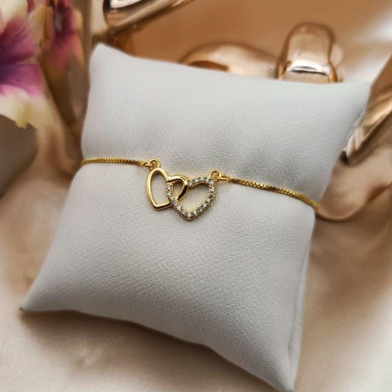PULSEIRA COM 2 CORAÇÕES JUNTOS LISOS E CRAVEJADOS EM MICRO ZIRCONIA